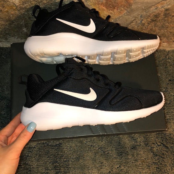 ❌❌SOLD❌❌Women’s Nike Comfortable Sneakers - Picture 5 of 7